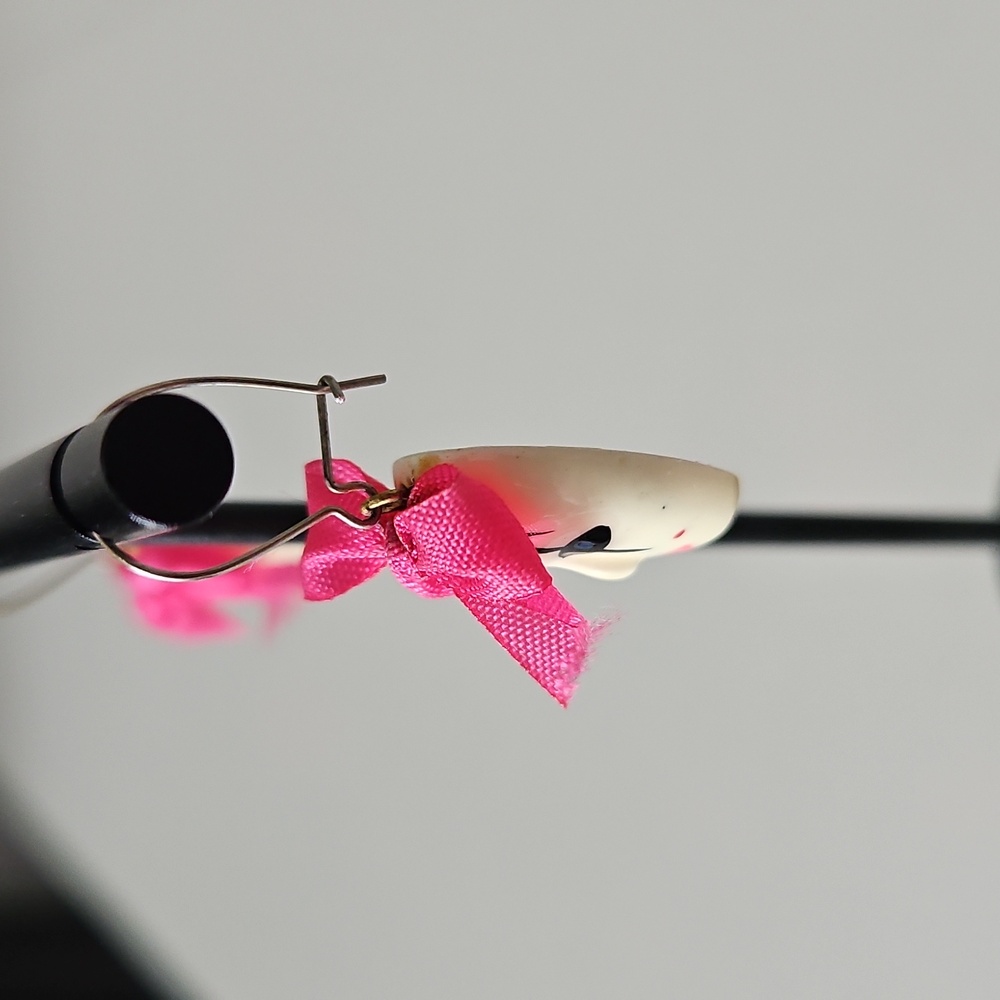 Chic Pink Bow Face Earrings - Picture 4 of 4